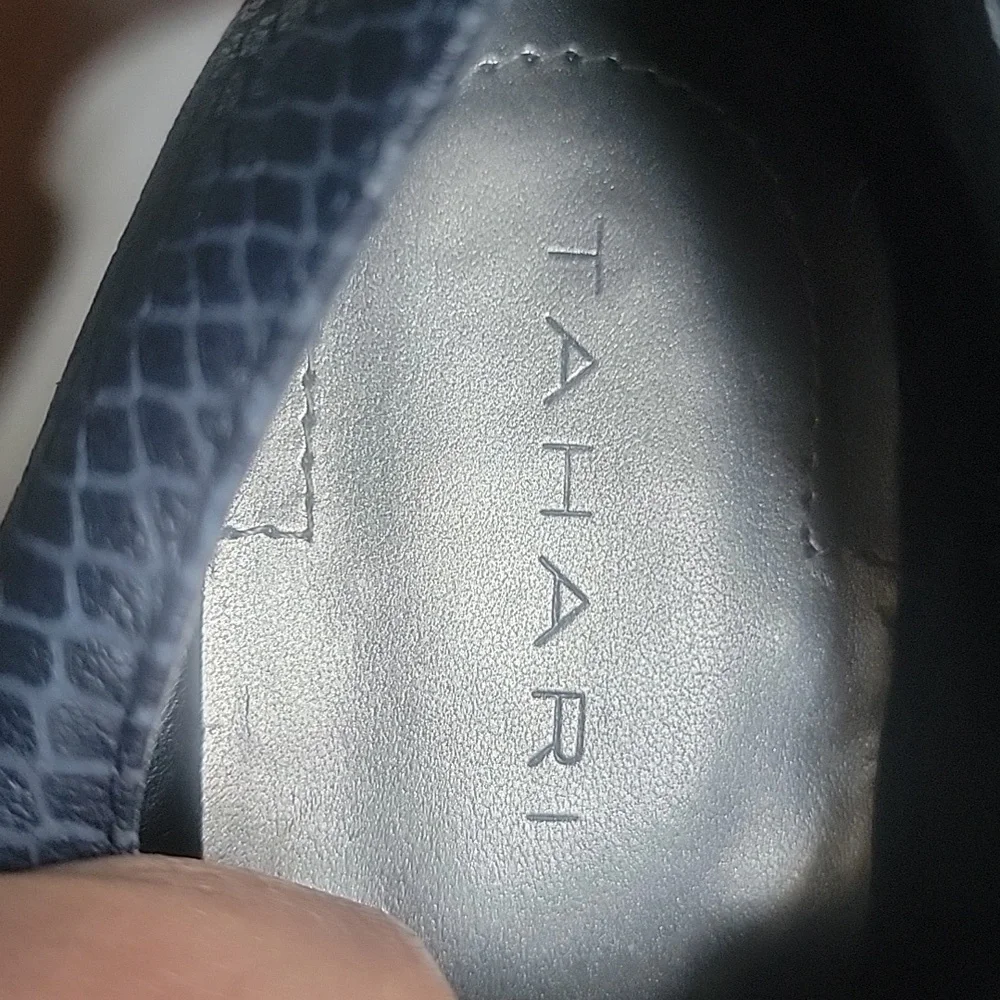 Tahari Shoes Size: 5.5